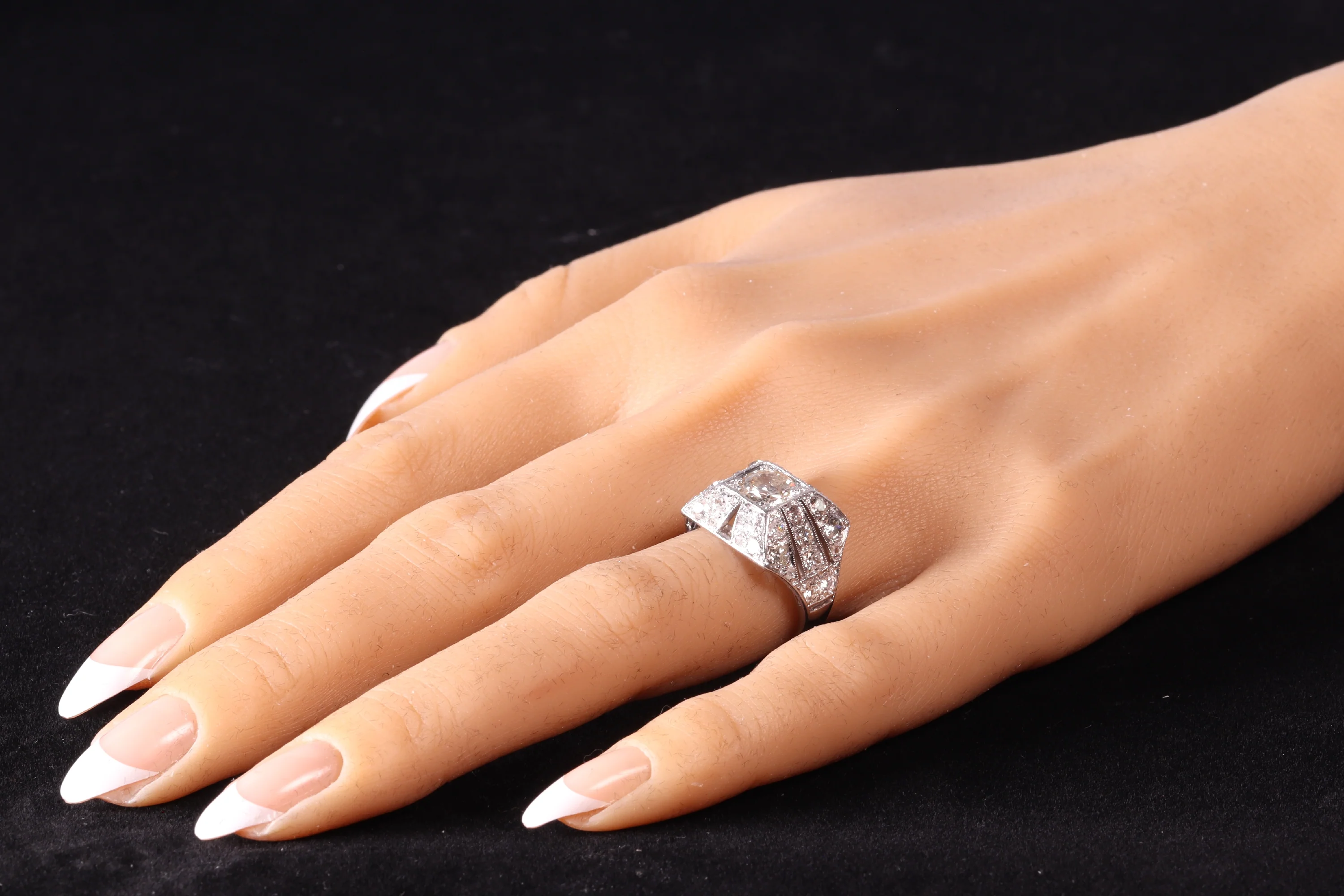 Meeting the precious stone: a Belgian diamond ring from 1930  - Image 7