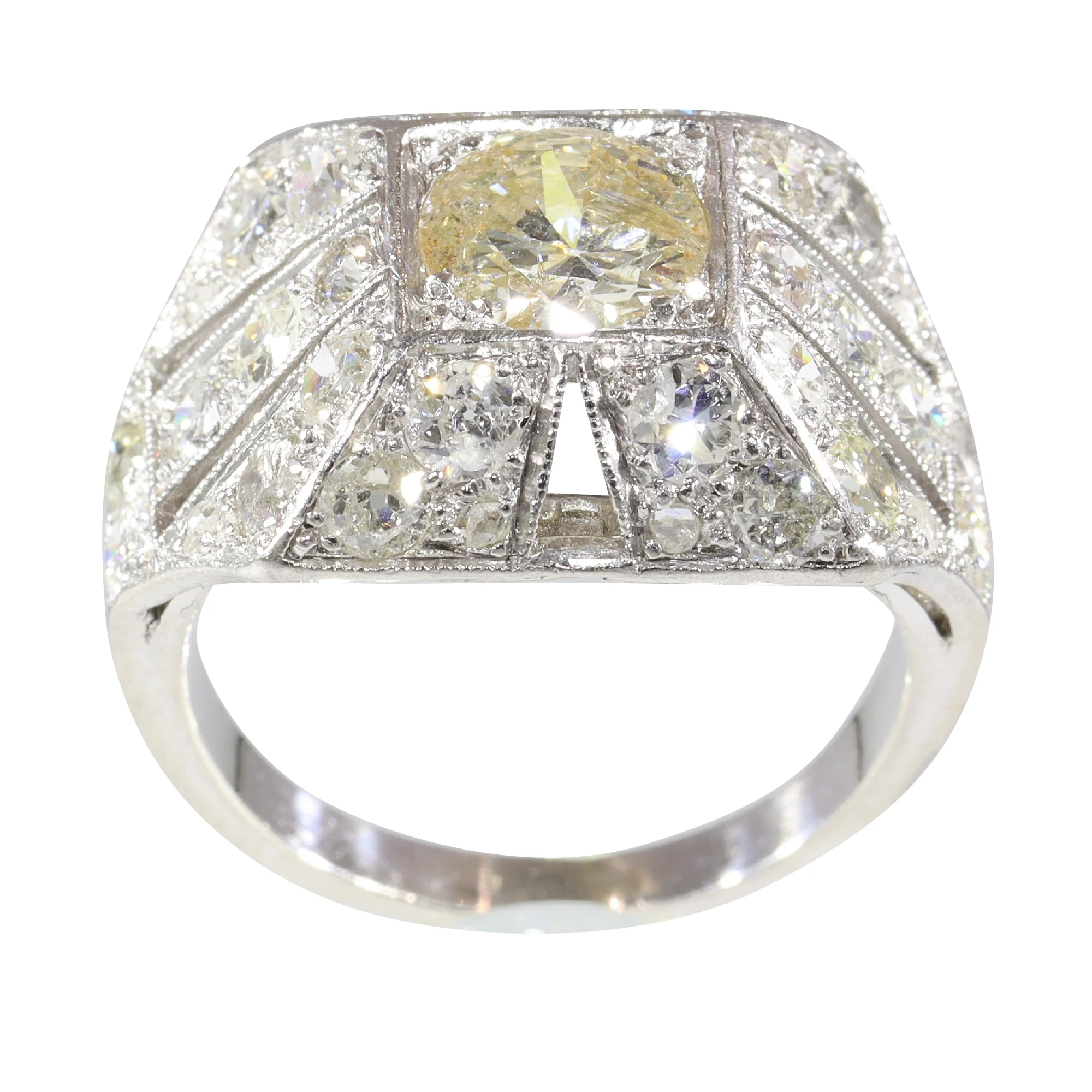 Meeting the precious stone: a Belgian diamond ring from 1930  - Image 9