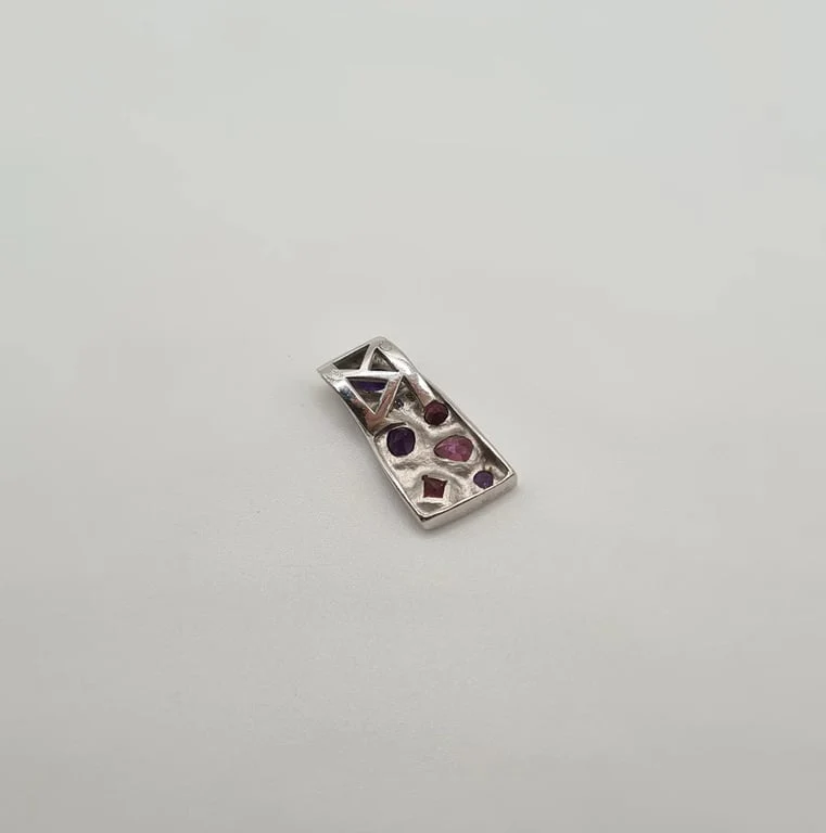 White gold pendant set with pink sapphire and amethyst - Image 6