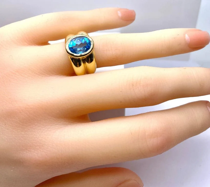 Yellow gold and blue topaz ring - Image 10