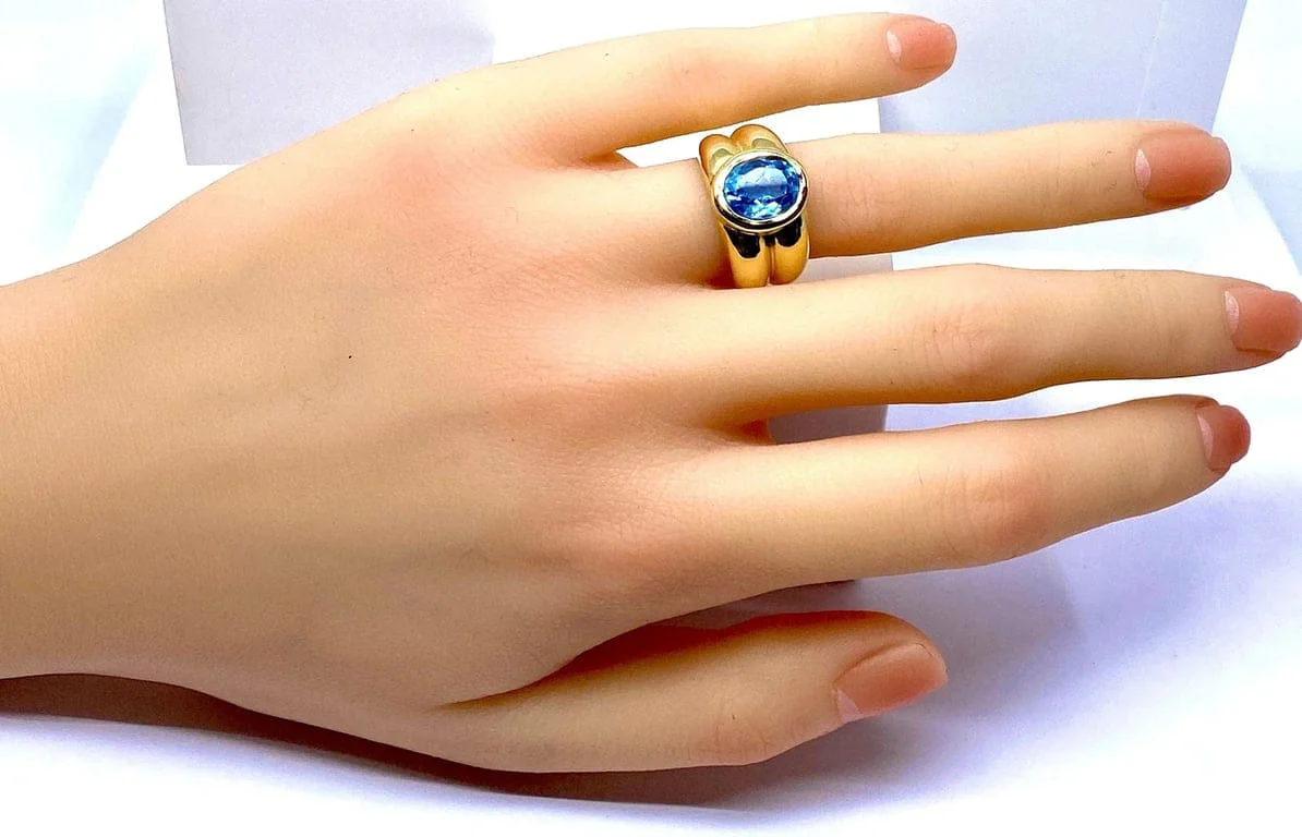Yellow gold and blue topaz ring - Image 12