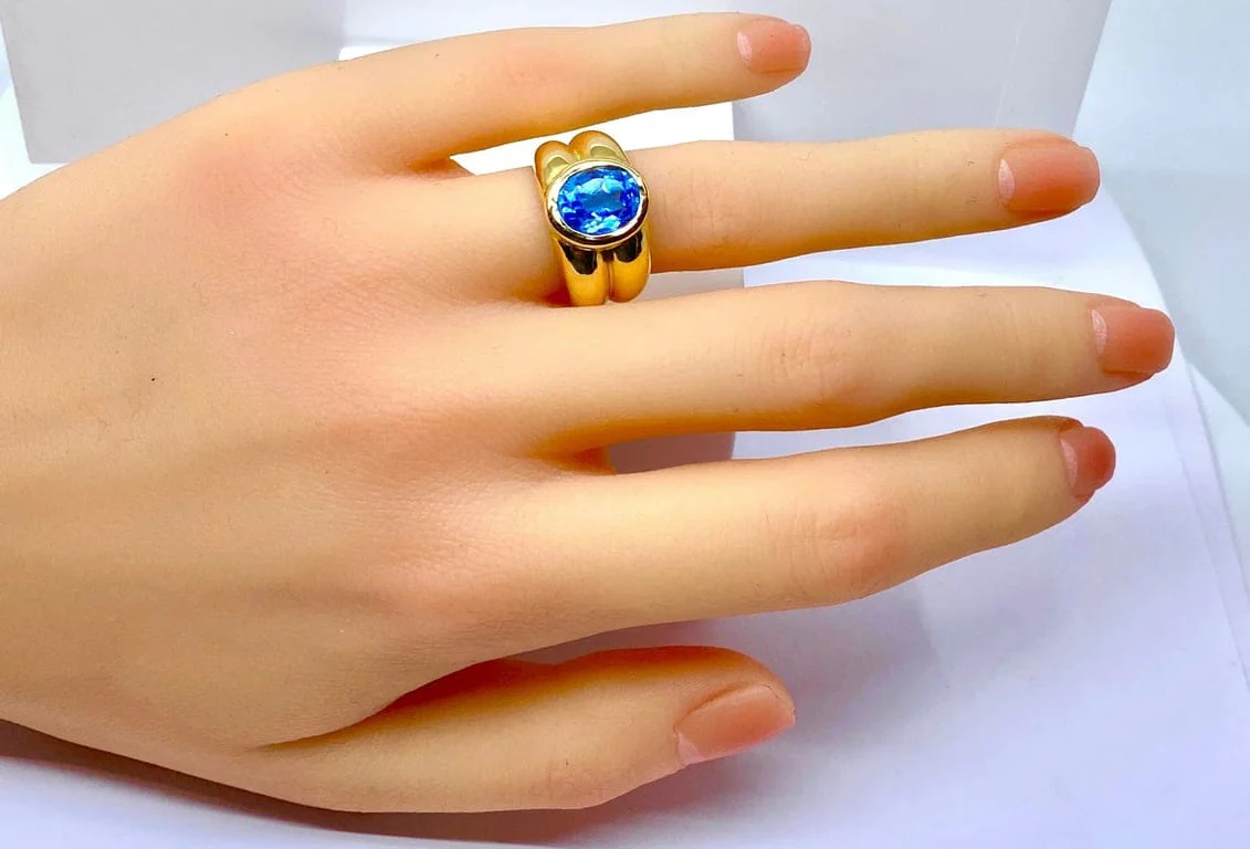 Yellow gold and blue topaz ring - Image 13
