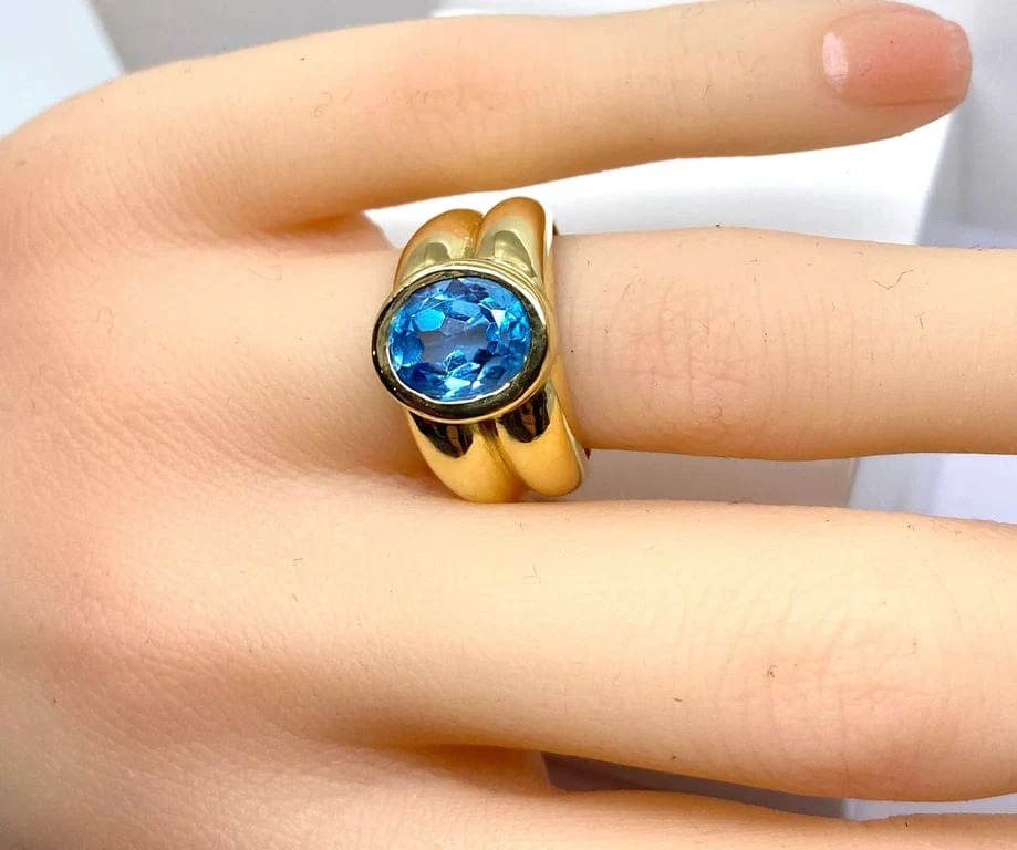 Yellow gold and blue topaz ring - Image 8