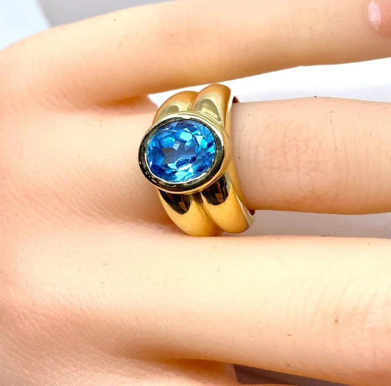 Yellow gold and blue topaz ring - Image 9