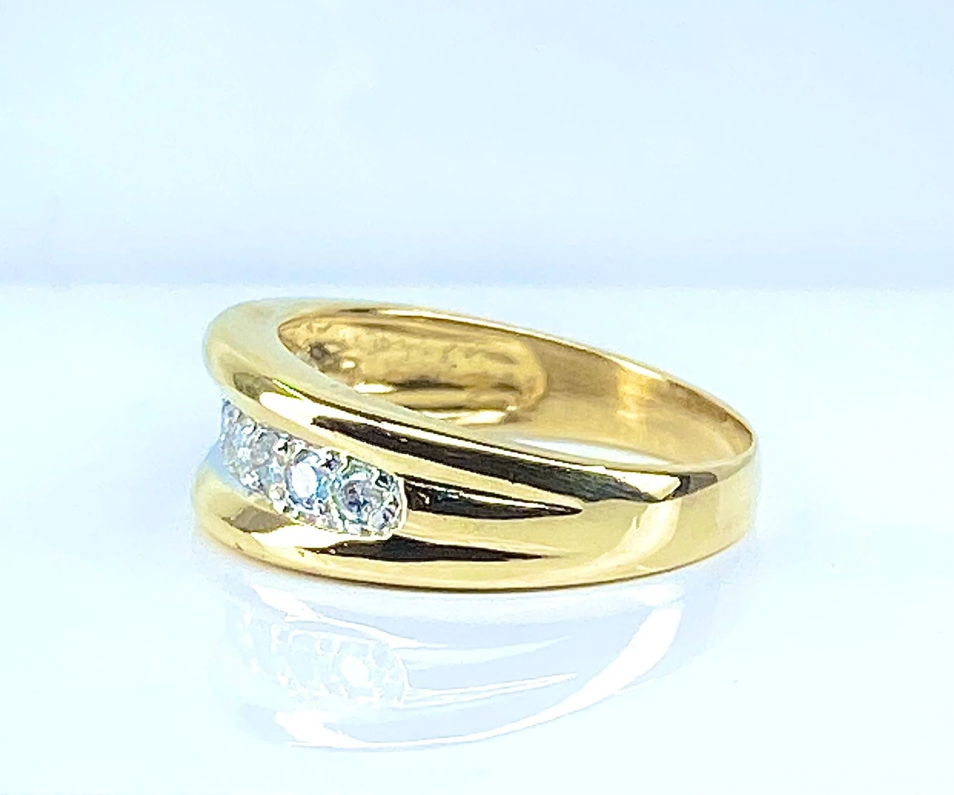 18-carat yellow gold bangle ring set with 9 diamonds - Image 10