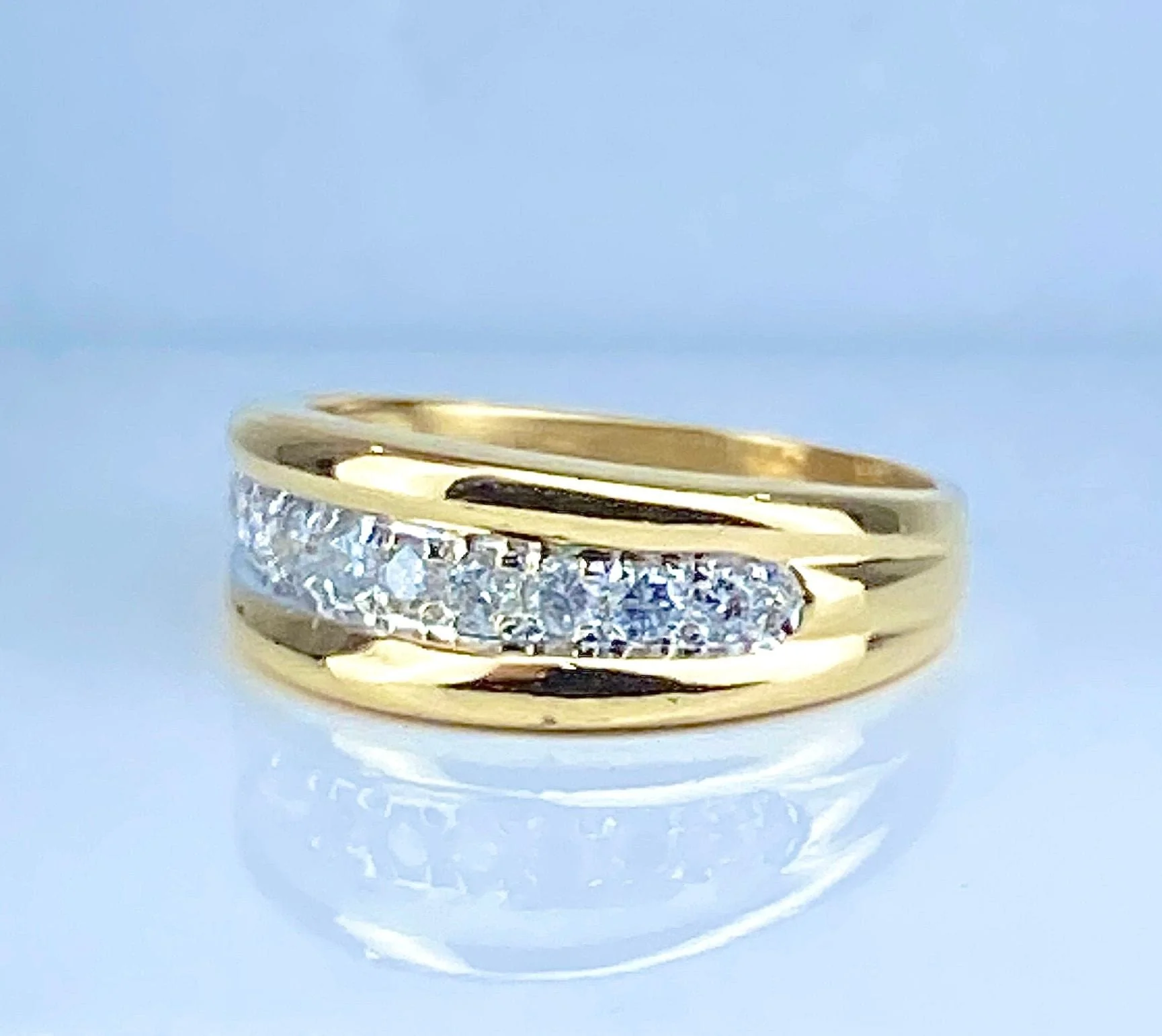 18-carat yellow gold bangle ring set with 9 diamonds - Image 3