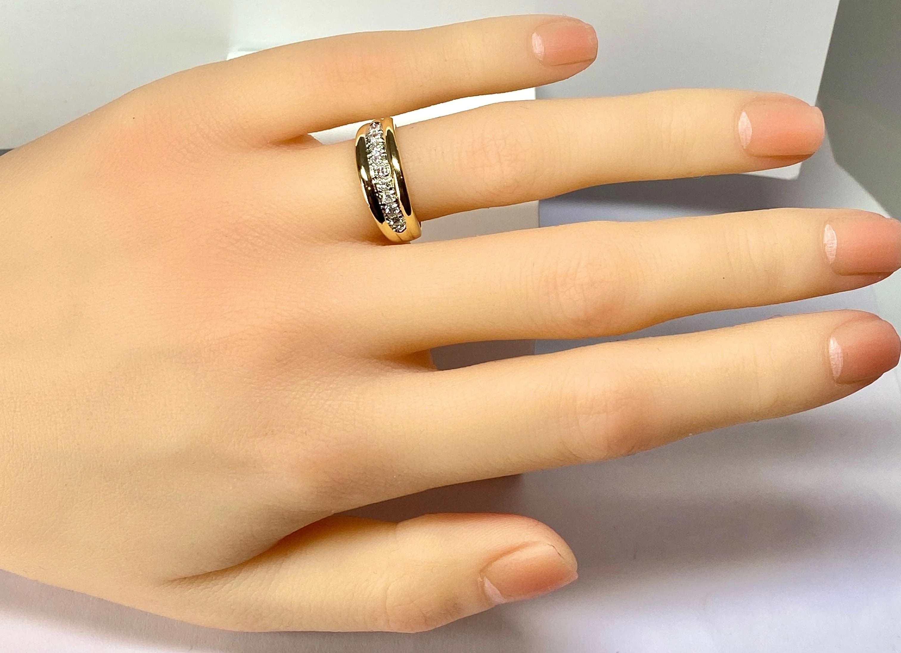 18-carat yellow gold bangle ring set with 9 diamonds - Image 4