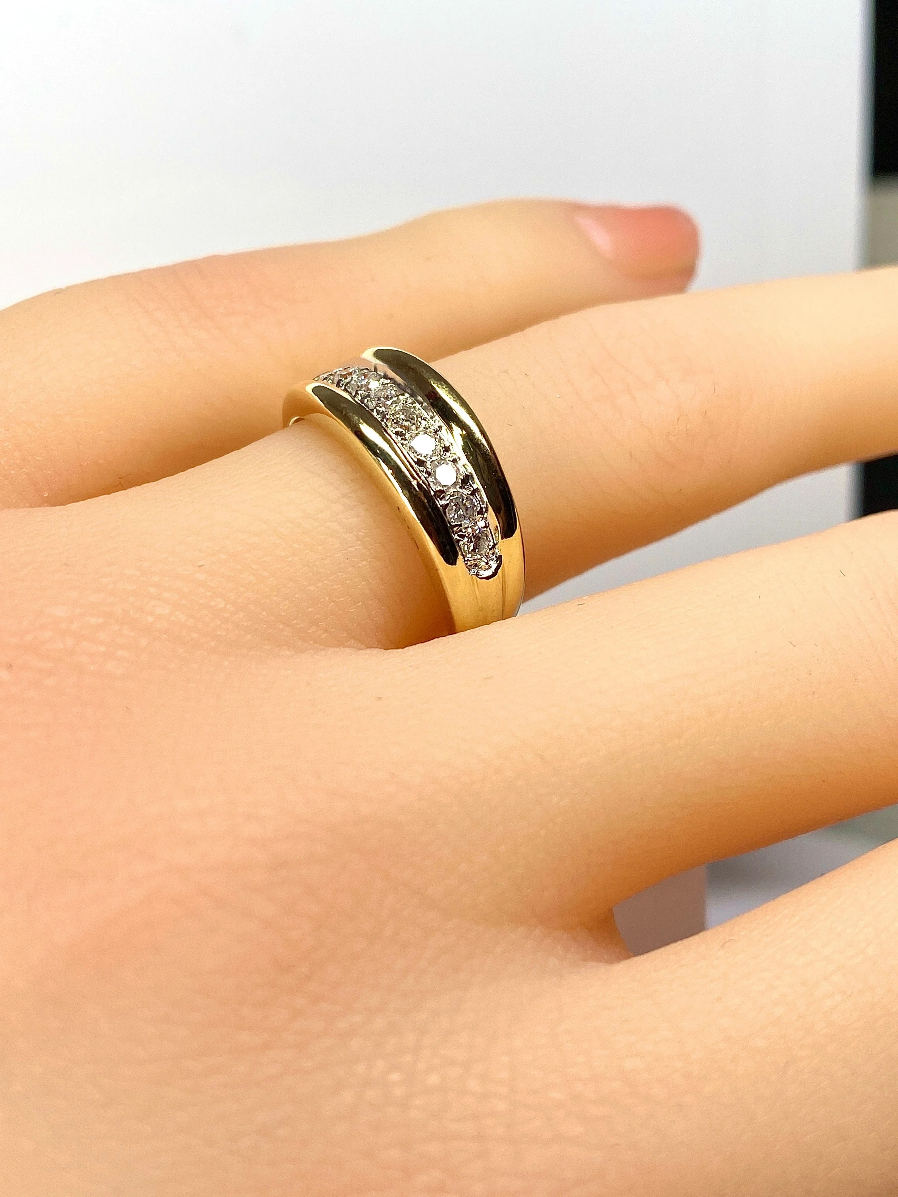 18-carat yellow gold bangle ring set with 9 diamonds - Image 5