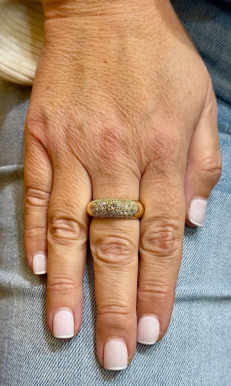 18-carat yellow gold band ring with diamonds  - Image 4