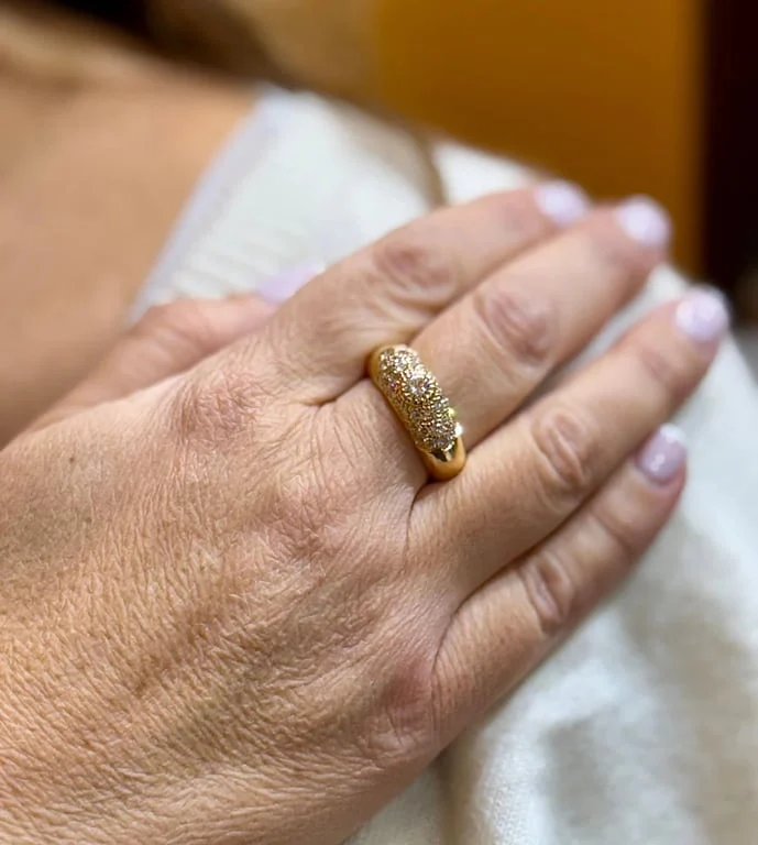 18-carat yellow gold band ring with diamonds  - Image 5