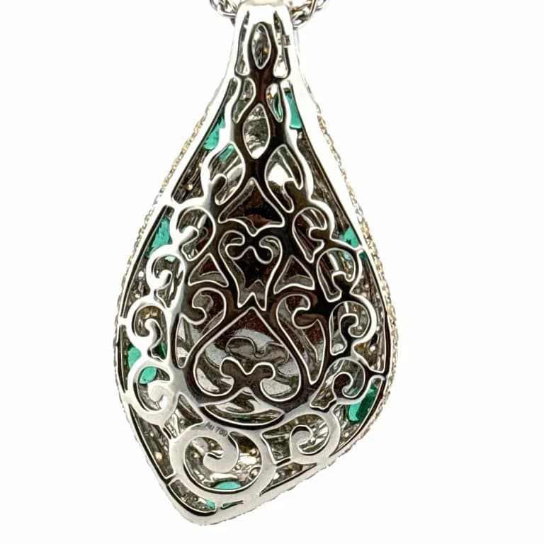 White gold necklace, Tahitian (Mabe) pearl, emerald and natural diamonds  - Image 8