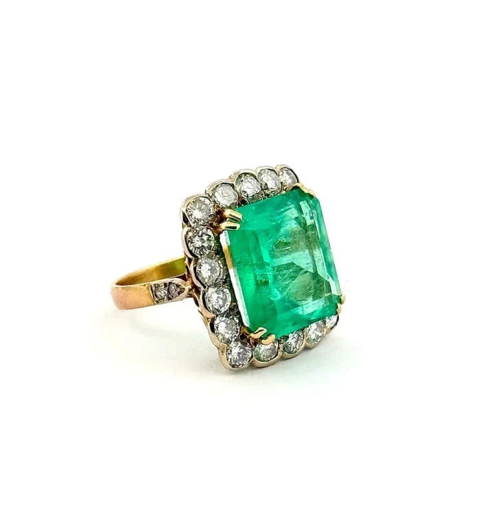 18-carat gold ring with emerald and diamonds  - Image 3