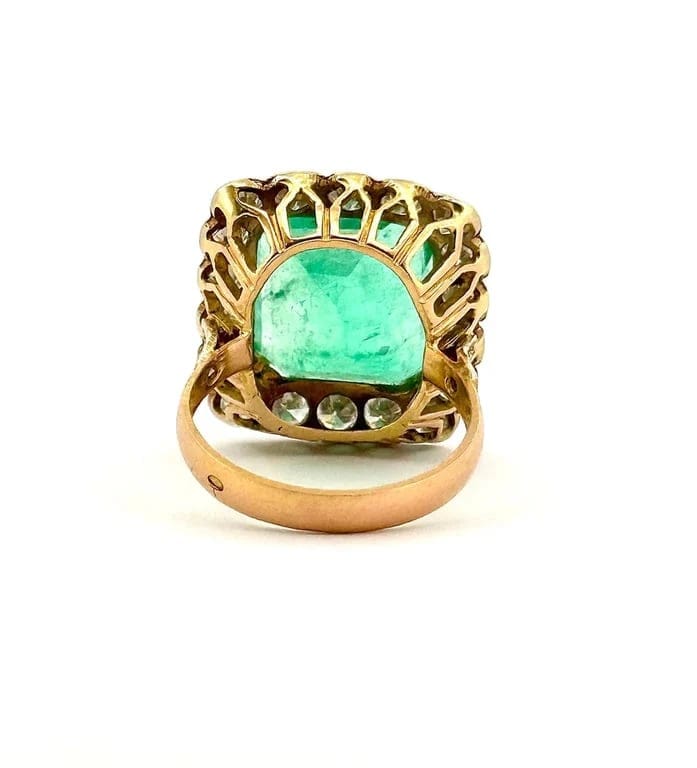18-carat gold ring with emerald and diamonds  - Image 7