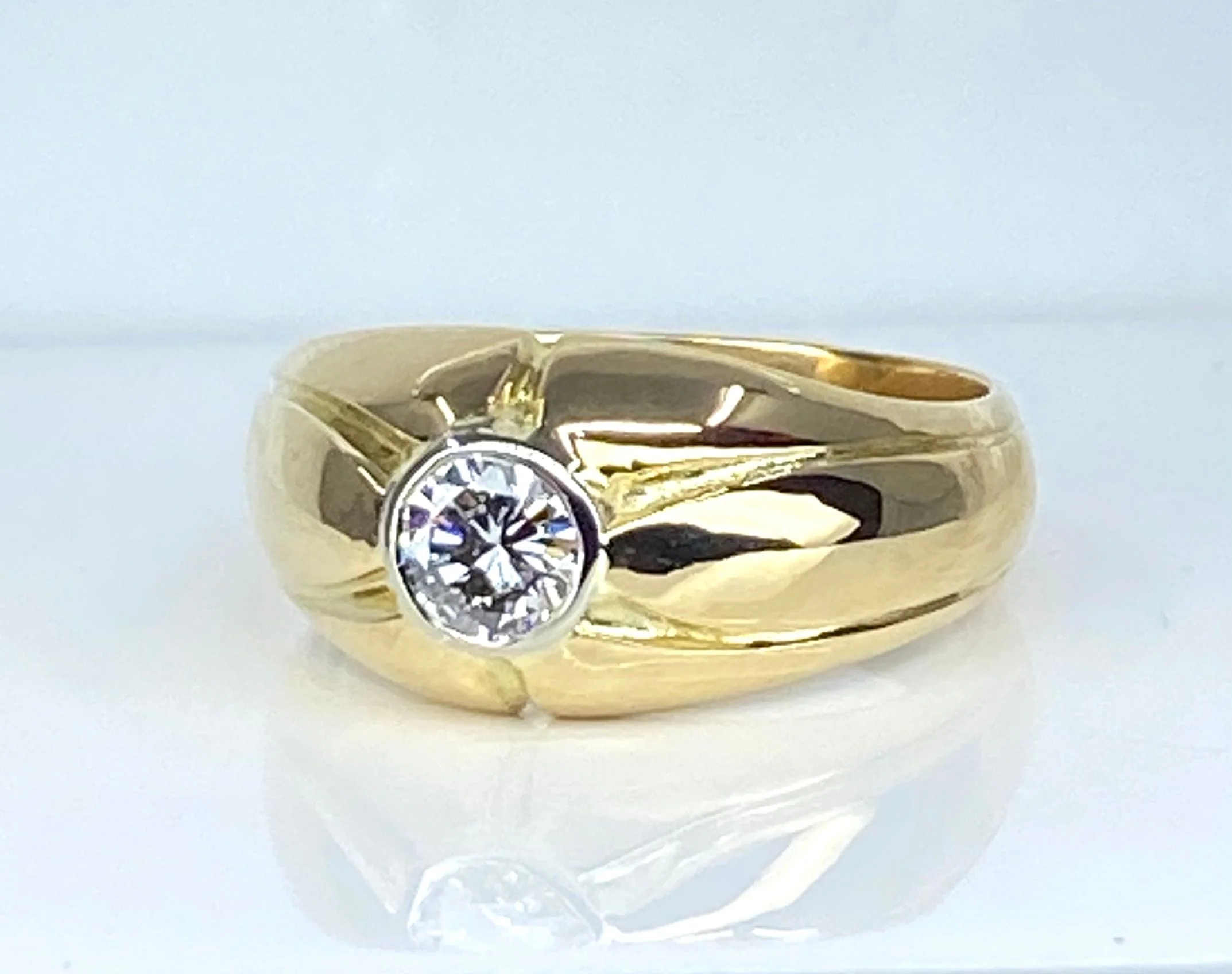 Yellow gold and diamond bangle ring - Image 3