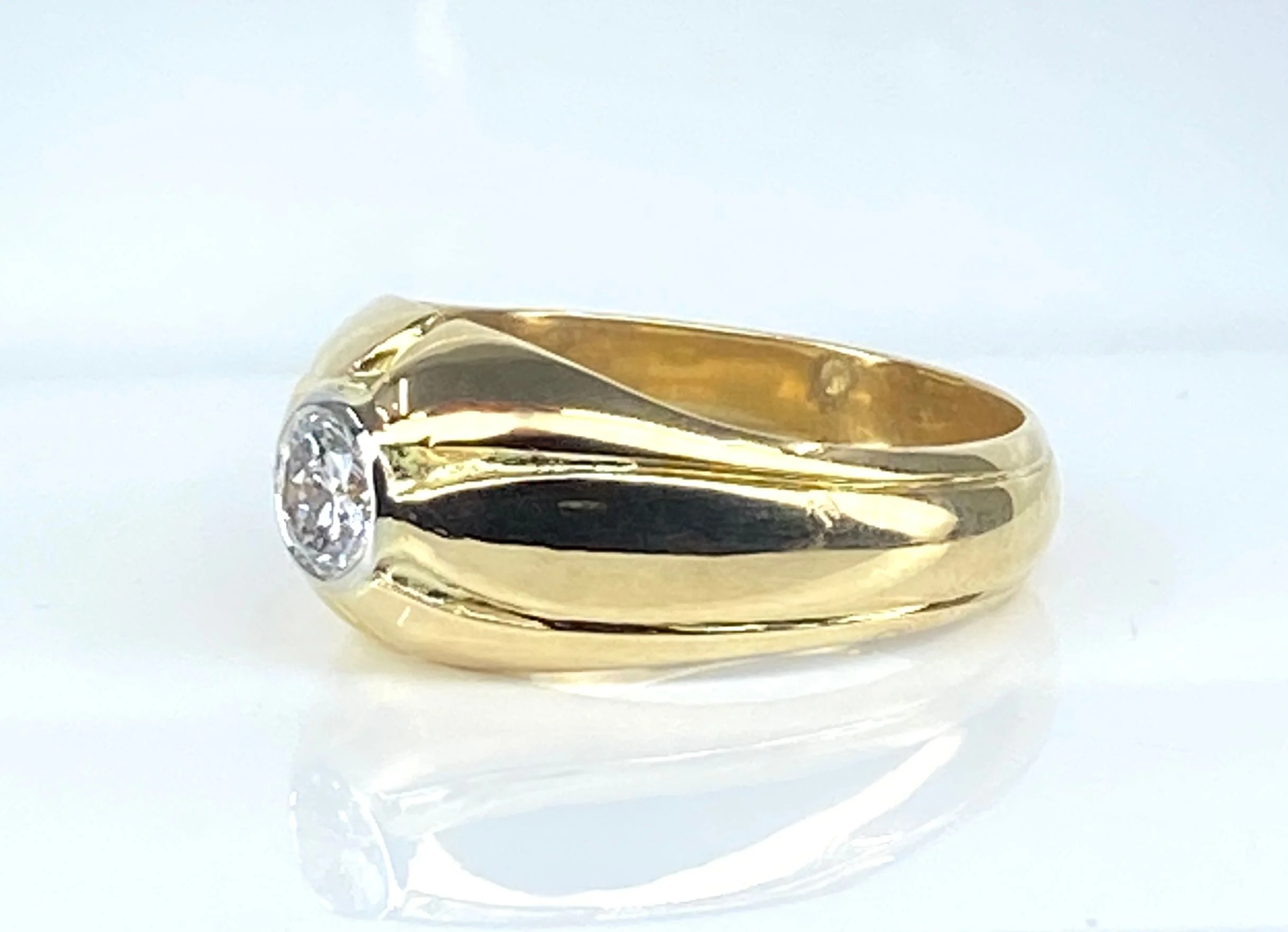 Yellow gold and diamond bangle ring - Image 7