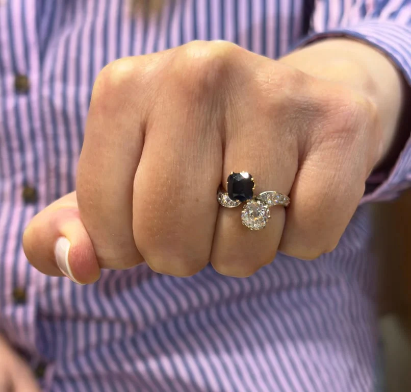 Antique ring Toi & Moi with natural Siam sapphire and diamonds  - Image 10