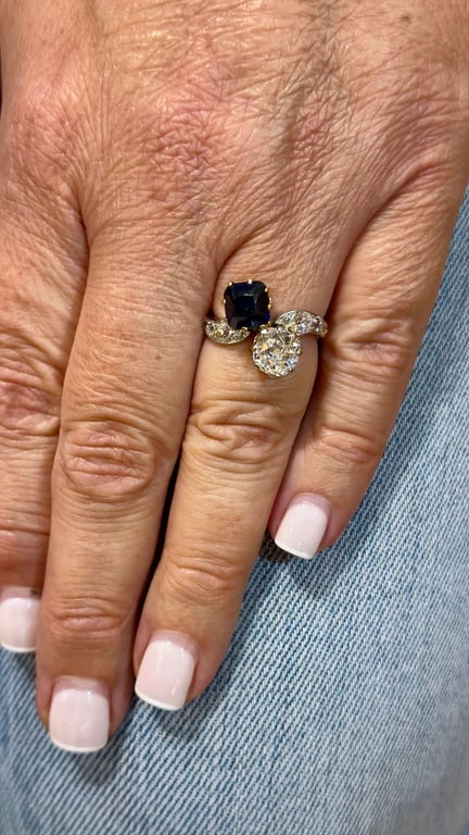 Antique ring Toi & Moi with natural Siam sapphire and diamonds  - Image 8