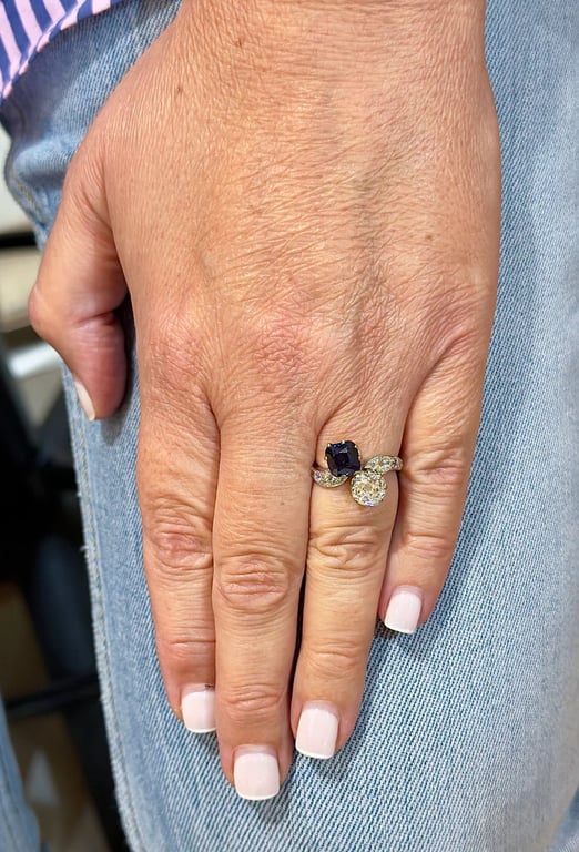 Antique ring Toi & Moi with natural Siam sapphire and diamonds  - Image 9