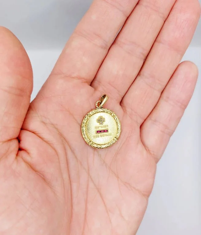 Augis - Love medal pendant 23 mm in 18k gold with diamond and ruby - Image 13