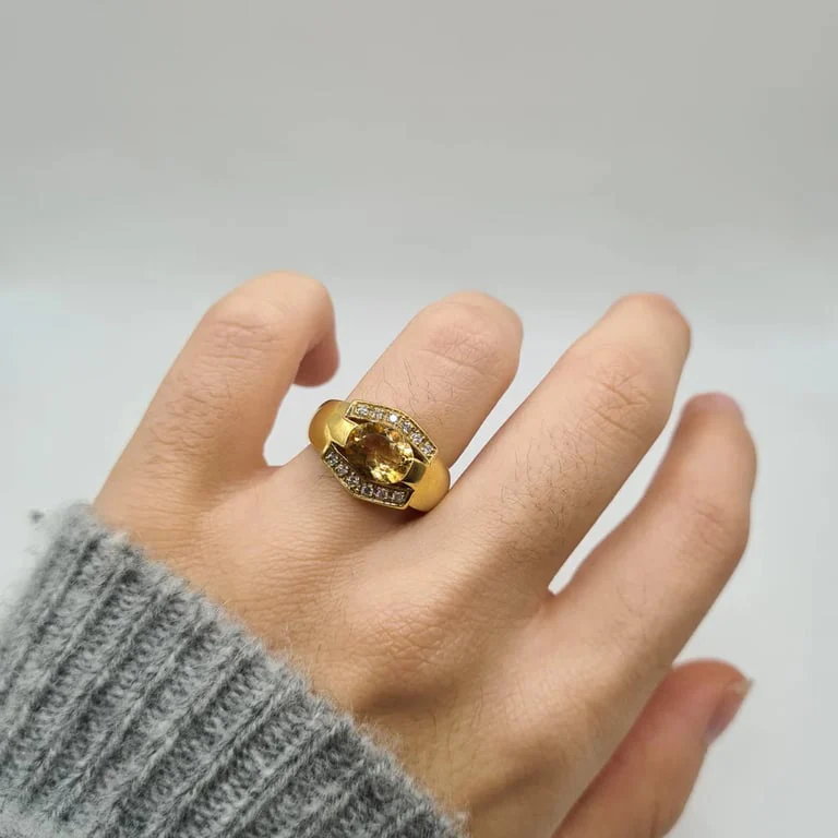 18-carat yellow gold domed ring set with a citrine and diamonds  - Image 4