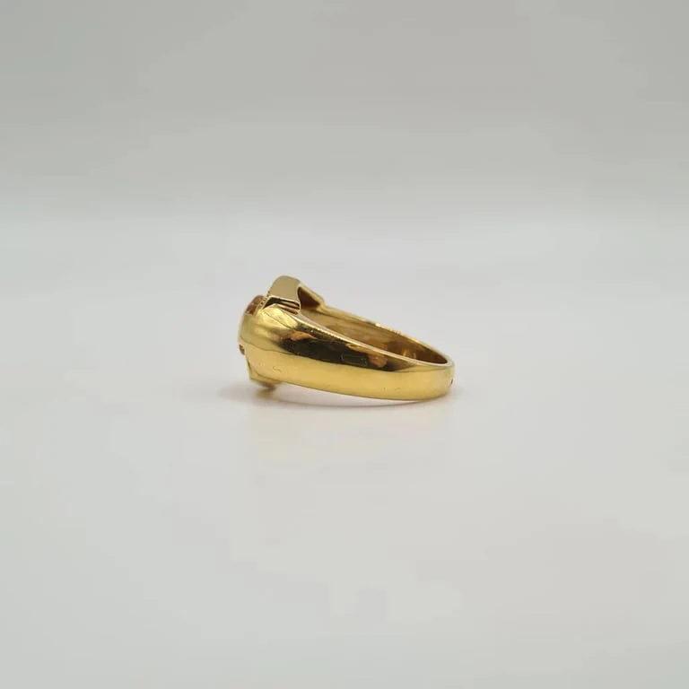 18-carat yellow gold domed ring set with a citrine and diamonds  - Image 5