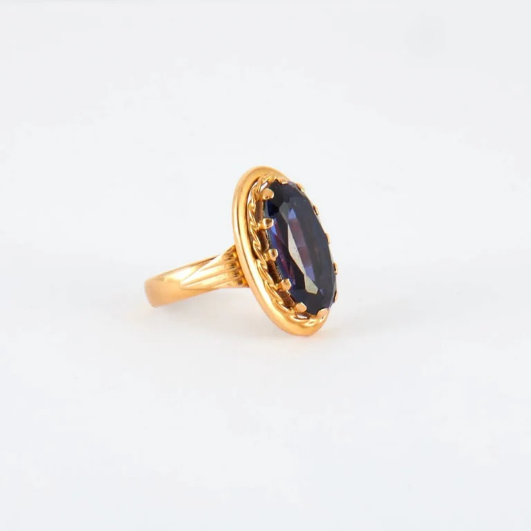 Amethyst Yellow Gold Ring - Image 3