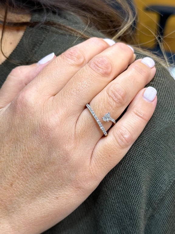 Creation ring in platinum and natural diamonds  - Image 8