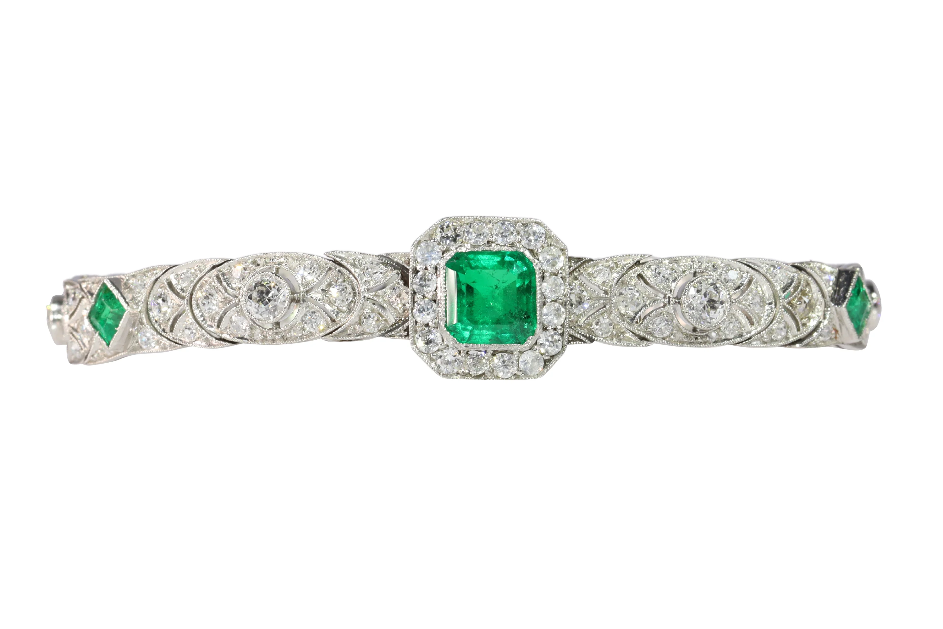 Vintage Luxury: Exquisite platinum bracelet Art Deco from the 1920s set with diamonds and emeralds  - Image 10
