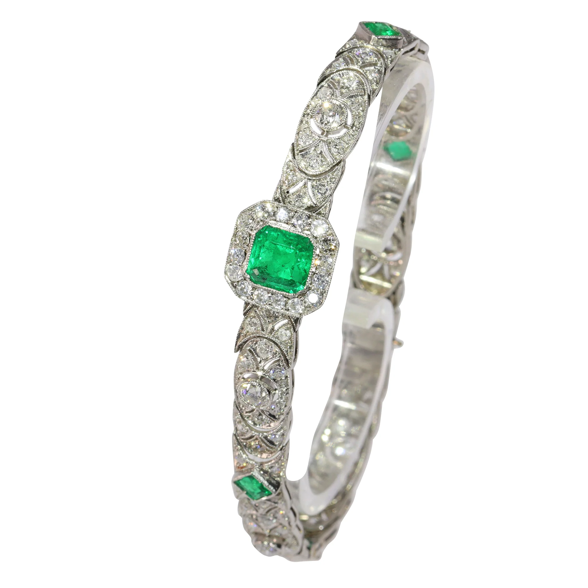 Vintage Luxury: Exquisite platinum bracelet Art Deco from the 1920s set with diamonds and emeralds  - Image 7