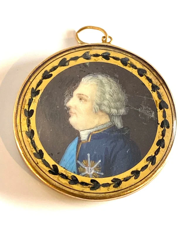Miniature gold pendant portrait of LOUIS XVI - Image 3
