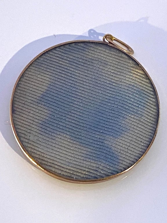 Miniature gold pendant portrait of LOUIS XVI - Image 4