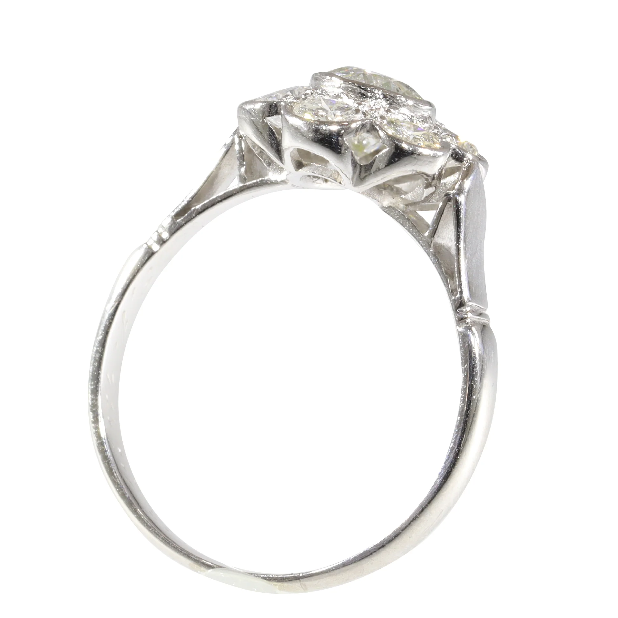 A spark from the past: a vintage 1950s diamond engagement ring  - Image 10