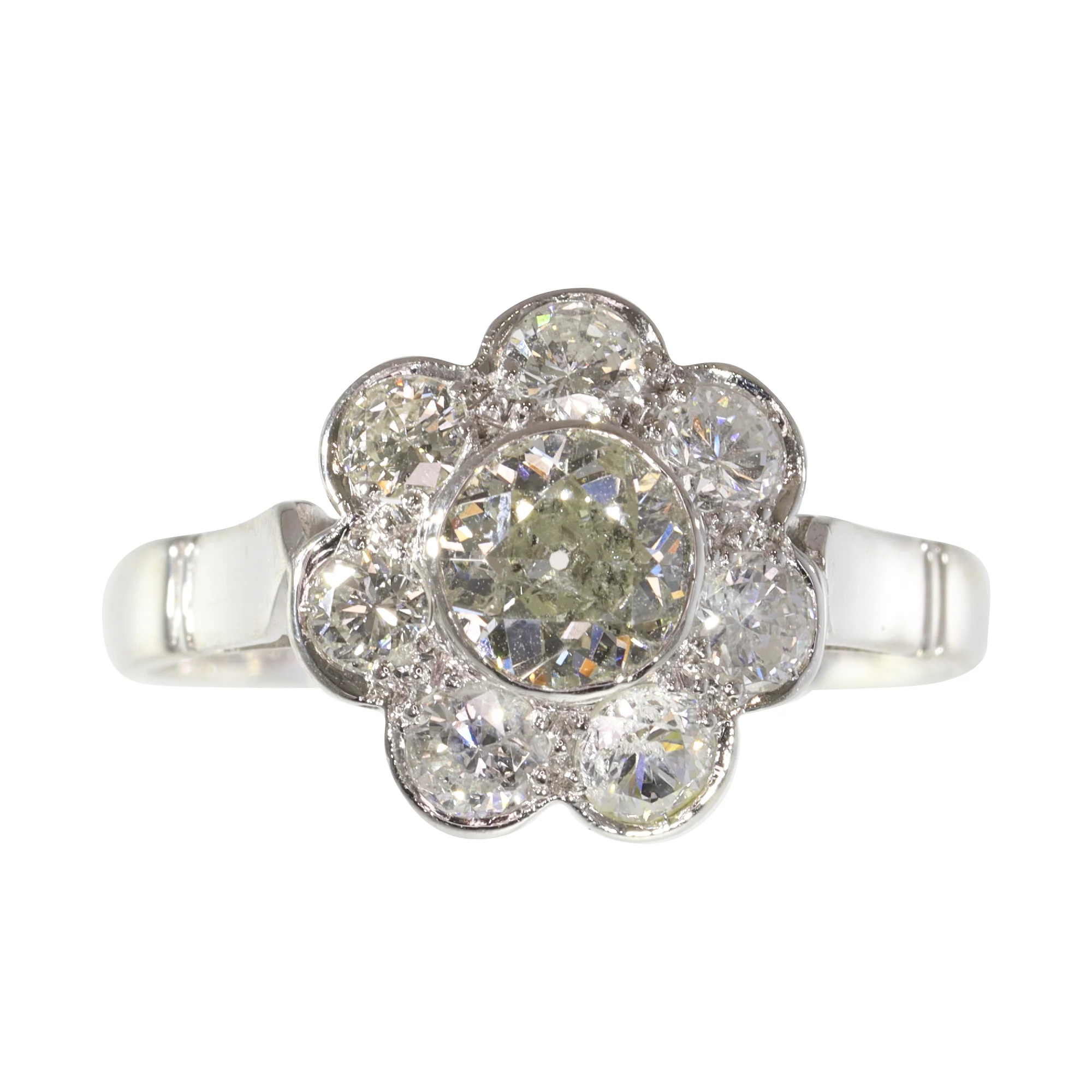 A spark from the past: a vintage 1950s diamond engagement ring  - Image 4