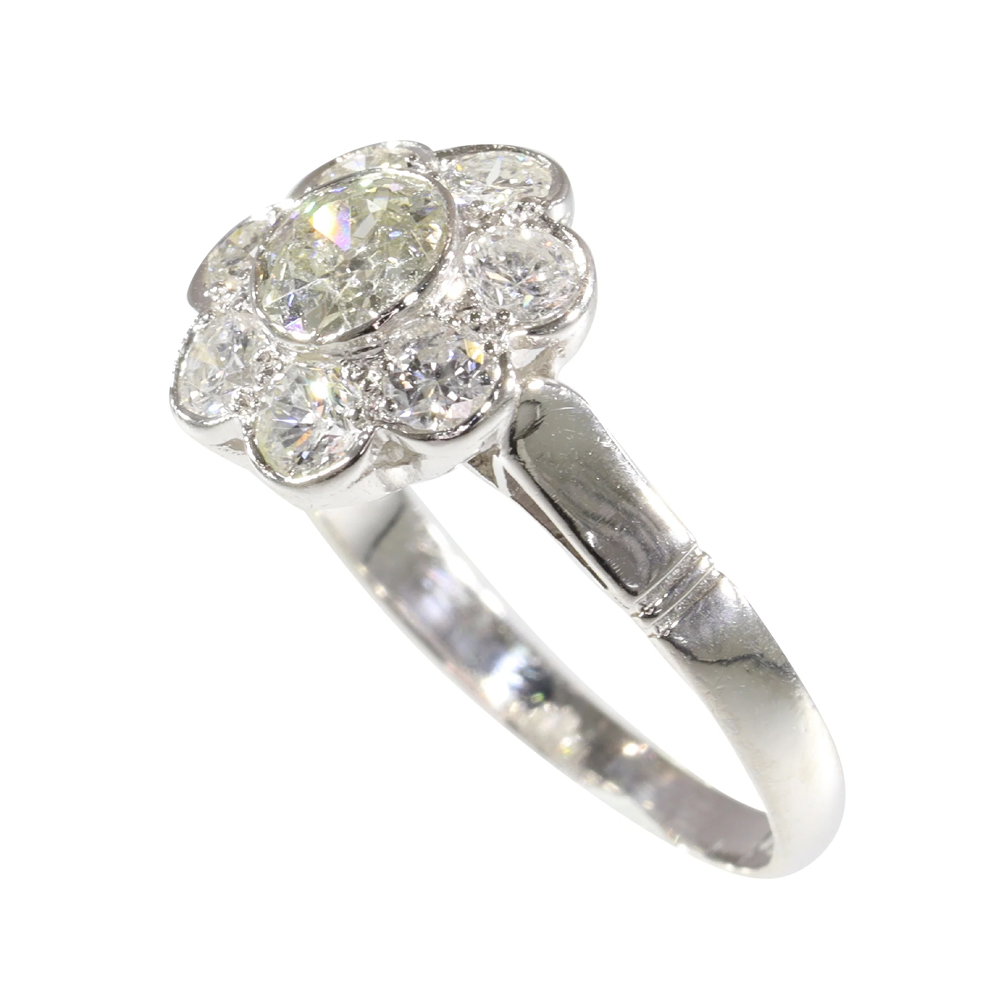 A spark from the past: a vintage 1950s diamond engagement ring  - Image 7