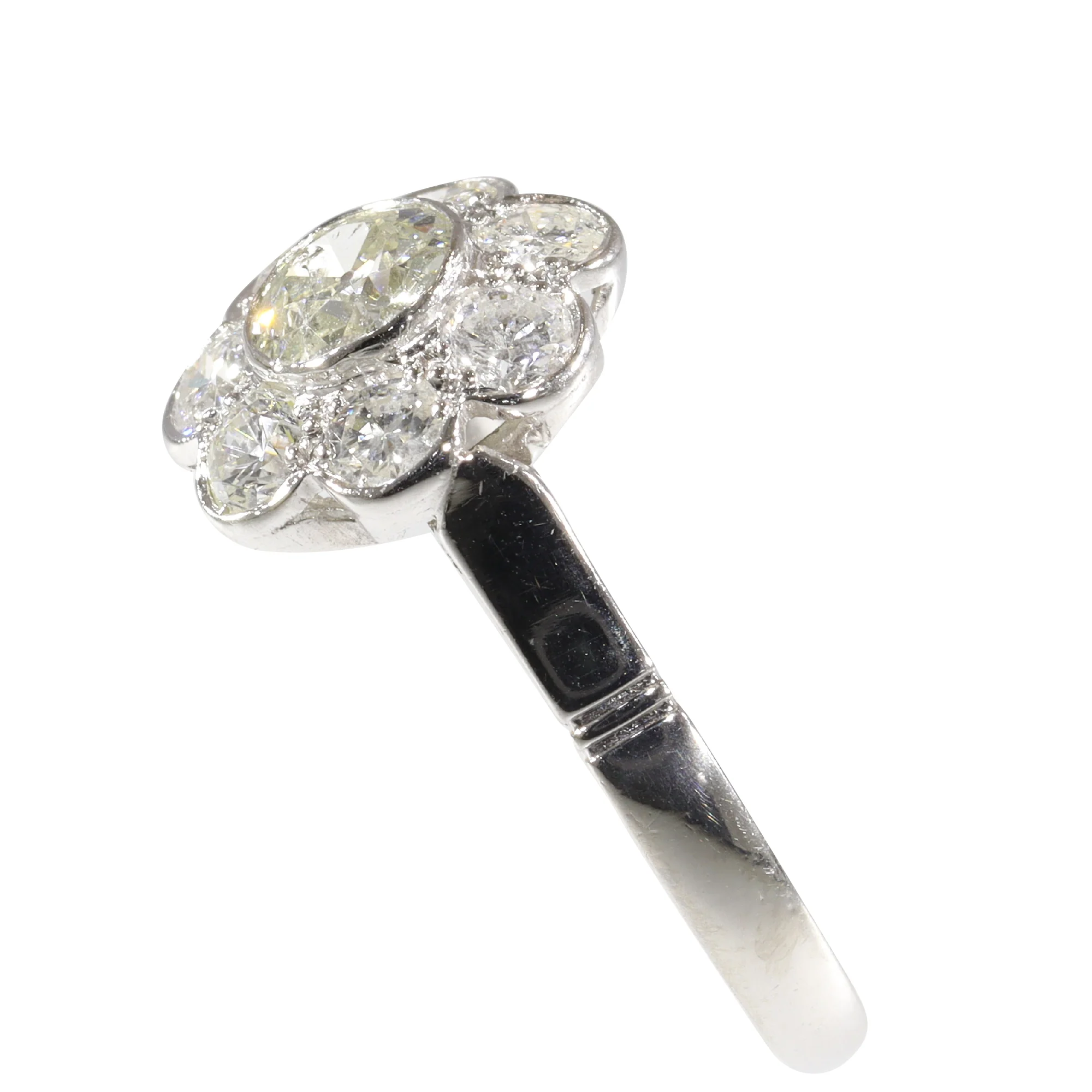 A spark from the past: a vintage 1950s diamond engagement ring  - Image 8