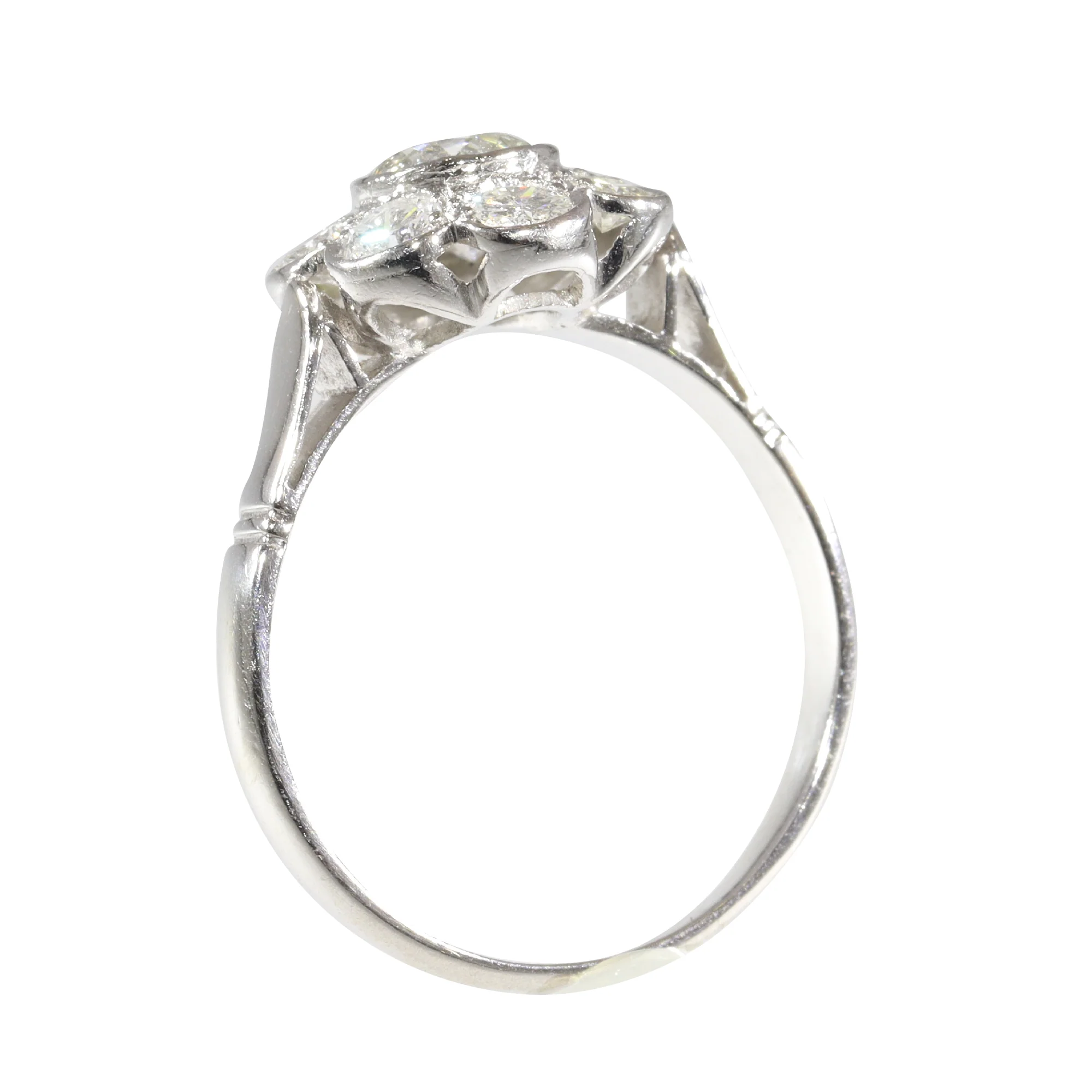 A spark from the past: a vintage 1950s diamond engagement ring  - Image 9