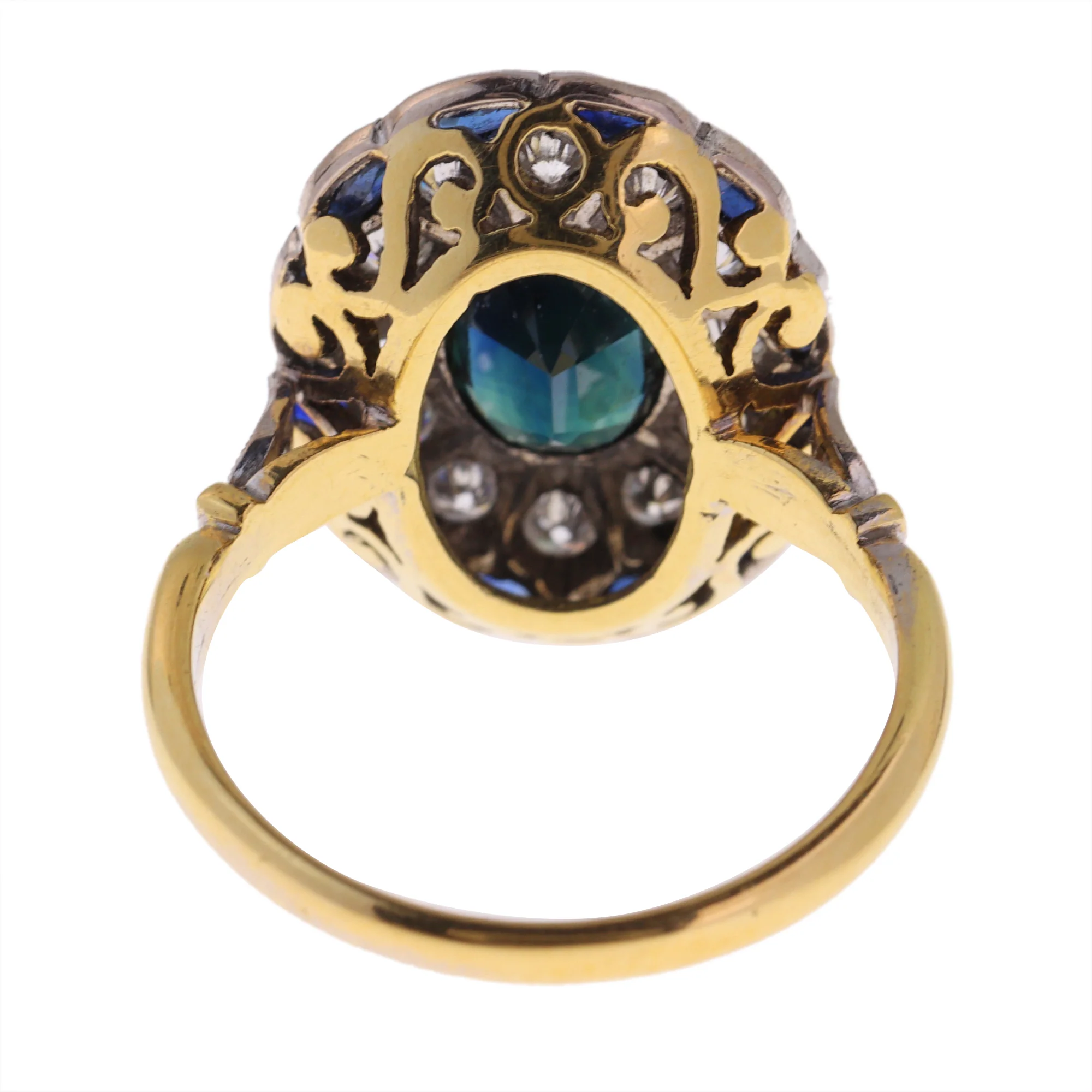 Vintage wishes: a sapphire ring between romance and history  - Image 14