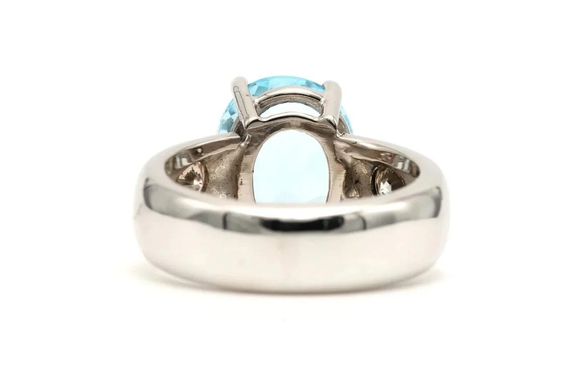 Contemporary white gold ring set with a topaz and brilliant-cut diamonds (+-0.36ct)  - Image 4