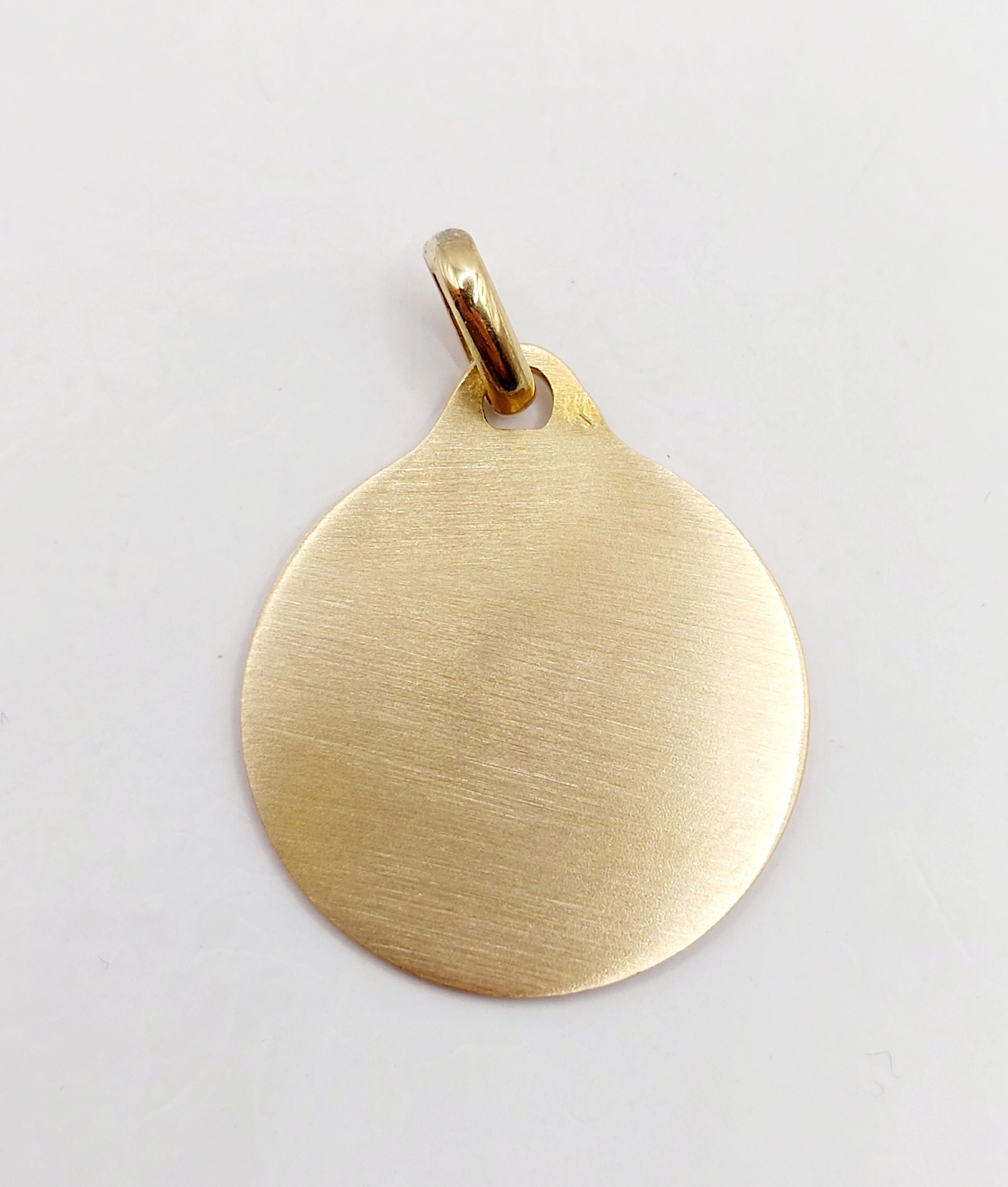 AUGIS - Love medal pendant 23mm yellow gold and ruby "+ THAN YESTERDAY - THAN TOMORROW"  - Image 11