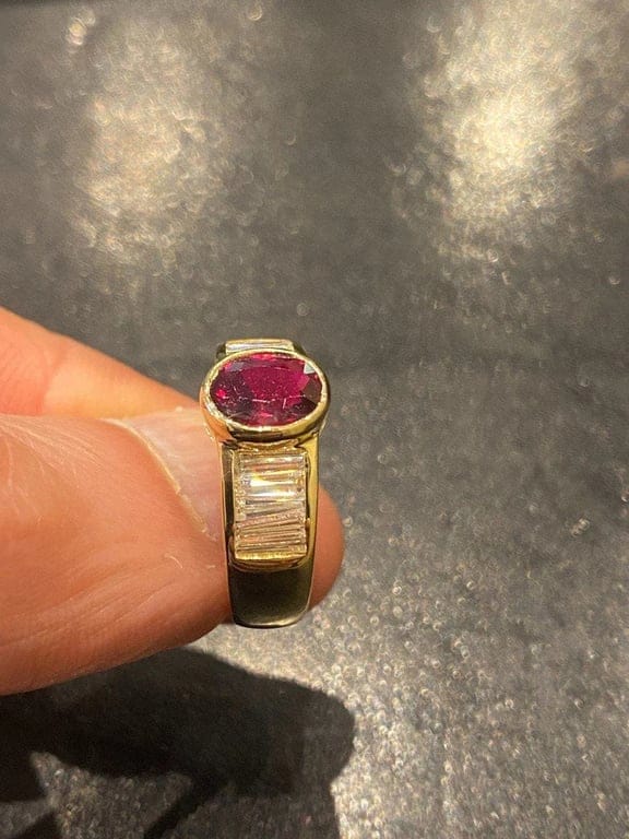 Yellow gold ring, Ruby and Diamonds  - Image 7