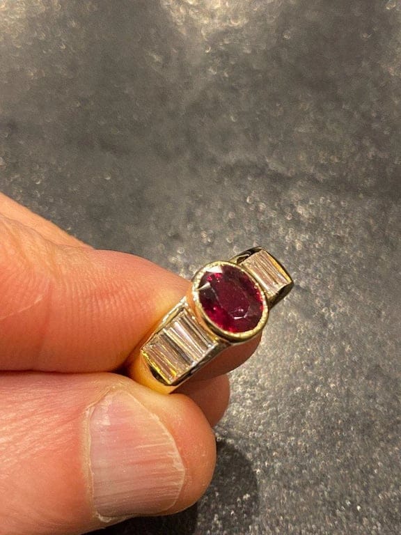 Yellow gold ring, Ruby and Diamonds  - Image 8