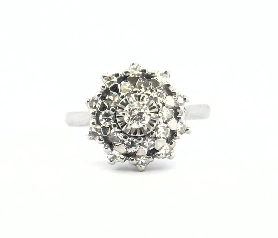 18-carat white gold ring with diamonds  - Image 3