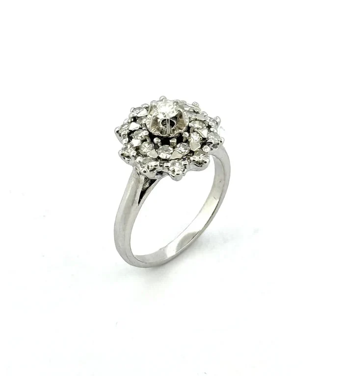 18-carat white gold ring with diamonds  - Image 4