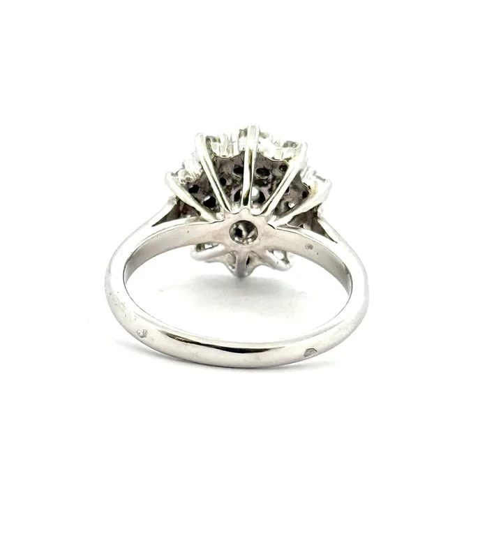 18-carat white gold ring with diamonds  - Image 8