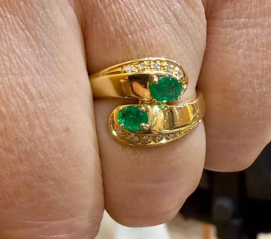 Vintage ring Toi & Moi yellow gold diamonds and emeralds  - Image 11