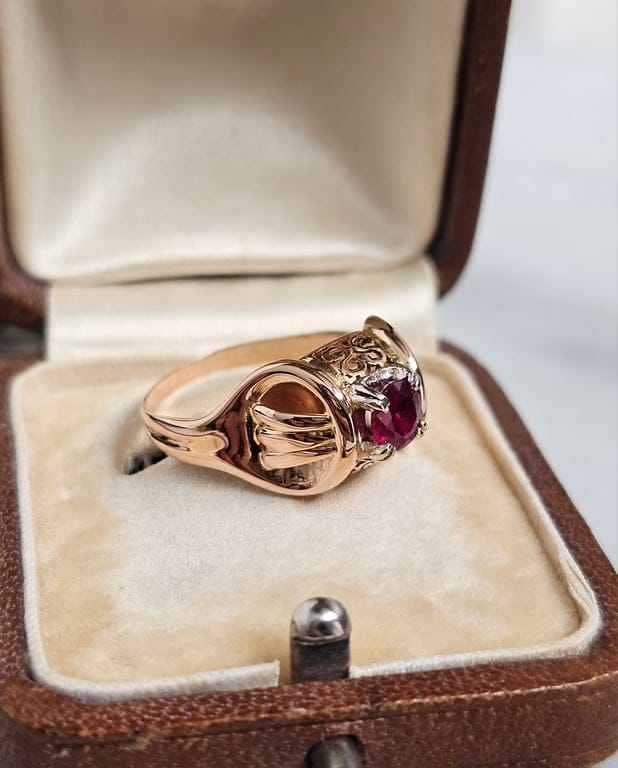 Composite ruby dome ring in 18-carat rose gold  - Image 10
