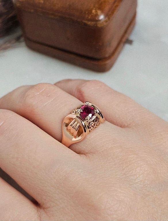 Composite ruby dome ring in 18-carat rose gold  - Image 3