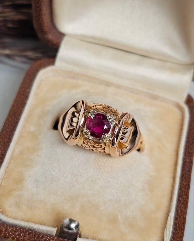 Composite ruby dome ring in 18-carat rose gold  - Image 5