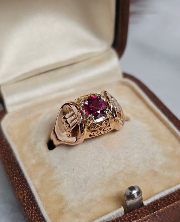 Composite ruby dome ring in 18-carat rose gold  - Image 6