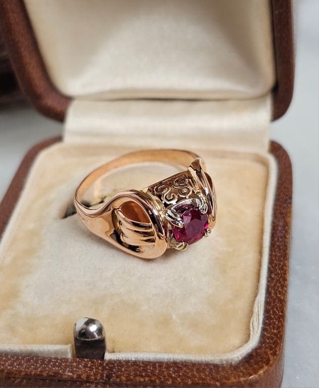 Composite ruby dome ring in 18-carat rose gold  - Image 9